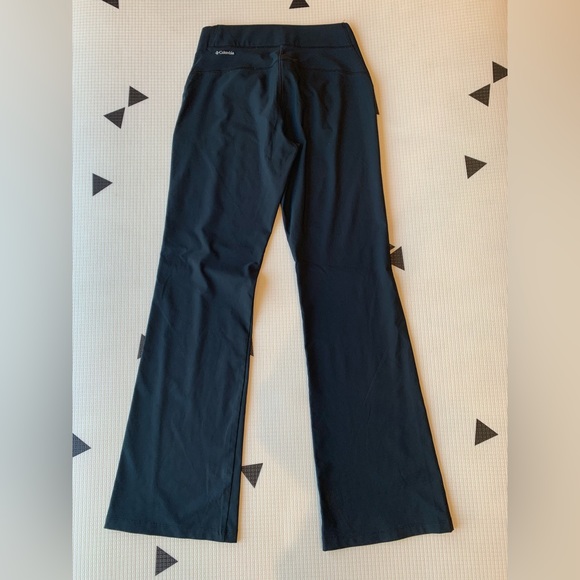 Columbia Women’s hiking pant - Picture 2 of 5